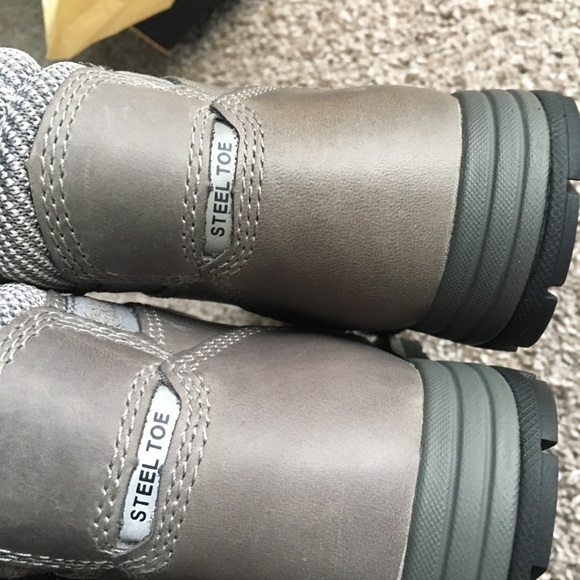 Caterpillar women’s steel toes - Picture 5 of 12